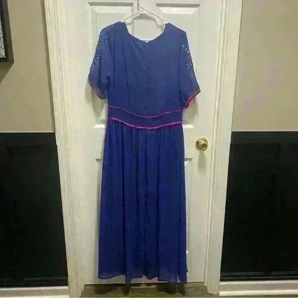 NWT Wildflowers Feliz Navidad Dress - Picture 3 of 10